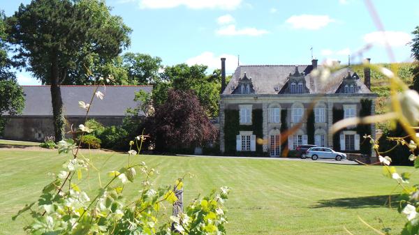 vue-chto-loin2-gde.jpg | © ChÃ¢teau La Roulerie en Anjou