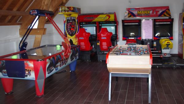 salle de jeux d arcade | © Camping Port'land